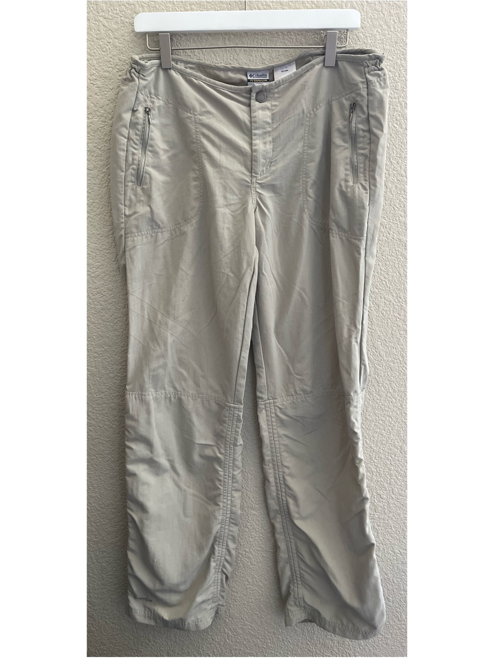 Columbia Tan Titanium Lightweight Pants Women’s Size 10
